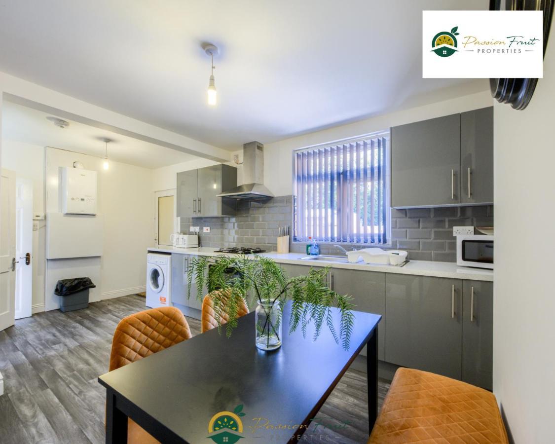 3 Bedroom Coventry House By Passionfruitproperties With Free Wi-Fi, Large Garden And Driveway - 52Nrc Exterior foto